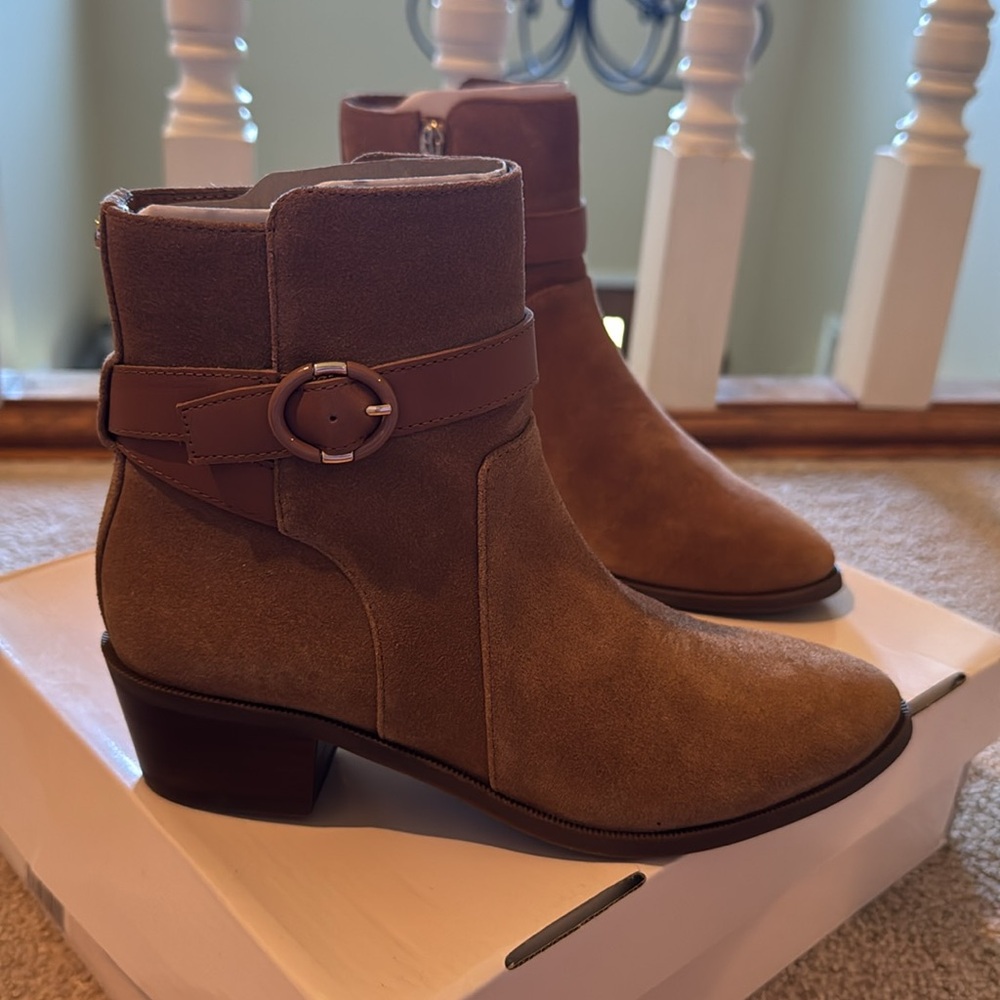 Taryn Rose “Saralita” booties, size 6, brown suede - Picture 3 of 5